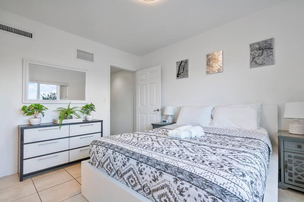 2/2 10 Minutes To Airport And 15 Minutes To Beach Miami Buitenkant foto